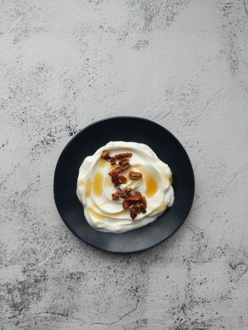 Skyr vs. Greek Yogurt: Which Thick Dairy Ferment Fits Me Better?